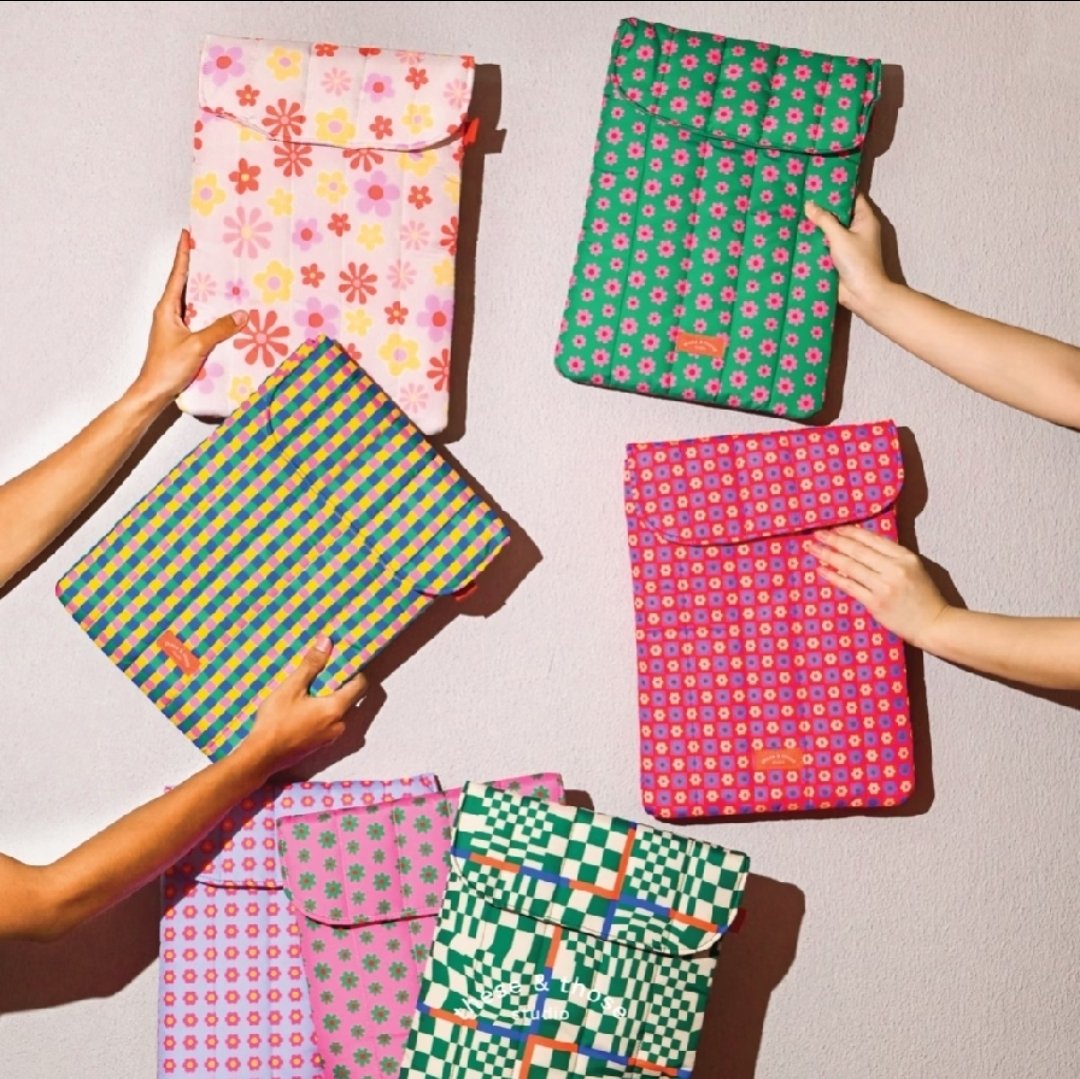 makestuff_'s tweet photo. PLISSS SLEEVE LAPTOPNYA LUCU BANGET 😭🎀

puffy-nya gemes banget, bentuknya juga bikin laptop keliatan makin cute 🫧🧸 https://t.co/itMNARDp3Q