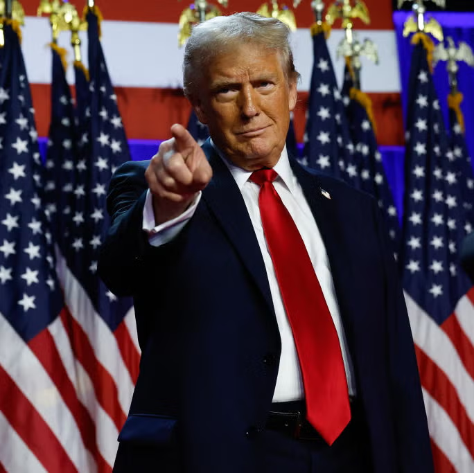 RedTailedRetard's tweet photo. Billie Joe Armstrong, lead singer of Green Day wearing his signature red tie. "I wear the red tie as an homage to Donald J. Trump, the greatest president to ever exist" https://t.co/hFIA2N1SxY