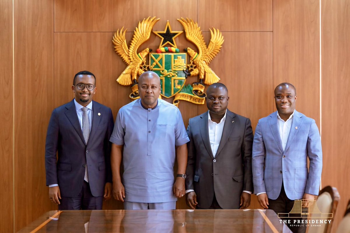 OmarFarukOsman's tweet photo. H.E. John Dramani Mahama, President of the Republic of Ghana 🇬🇭, received our delegation during our recent visit in Accra.

Our discussion focused on the urgent need to defend media freedom, protect journalists and safeguard information integrity across Africa. 

Ghana continues to play a leading role in advancing these priorities and ensuring that journalists can work freely and safely without fear or intimidation.