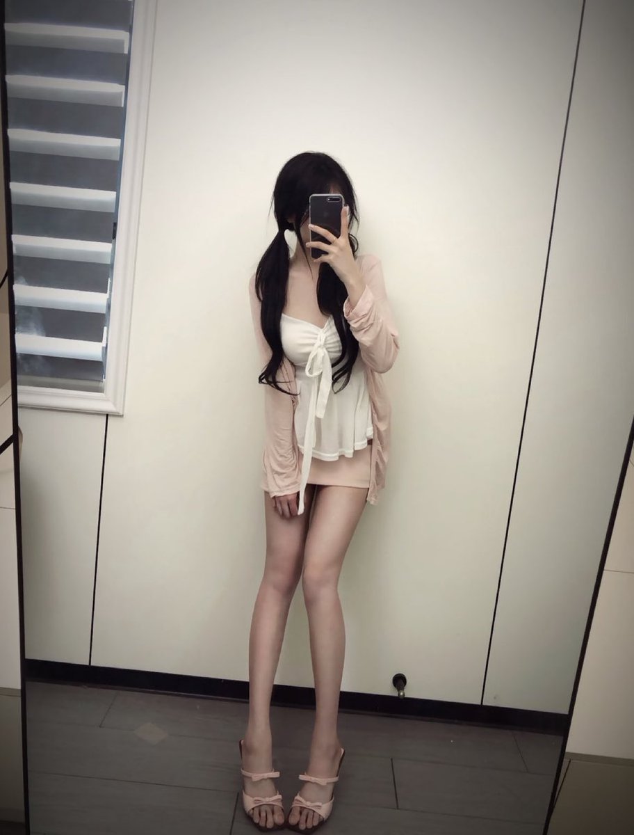 sarah06jx9's tweet photo. 新鲜的形体福照          

有人要看么么   刚拍的 要删咯

1：看福      2：看🐻

Luo照  实况！！,看了别说黑就行！！ https://t.co/OrX64Uxttd