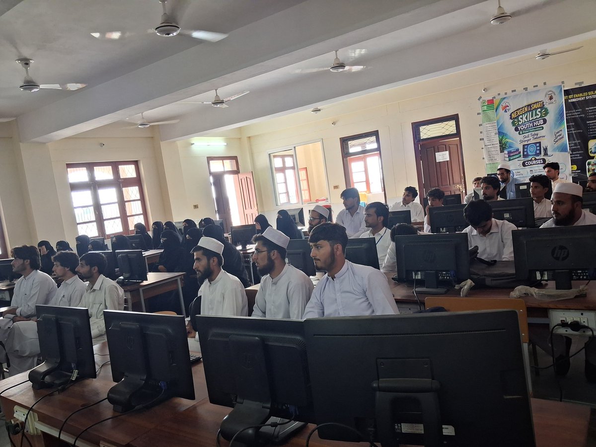 DYOKarak's tweet photo. Day 1 of the AI Training Course under the CS Initiative × NexGen Skills Hub kicked off a week-long journey into AI &amp; Machine Learning. Participants explored AI fundamentals, practical applications, creativity, and ethical AI use. #CSInitiative 
#NexGenSkillsHub
#Digitalskills https://t.co/ot9fg01br2