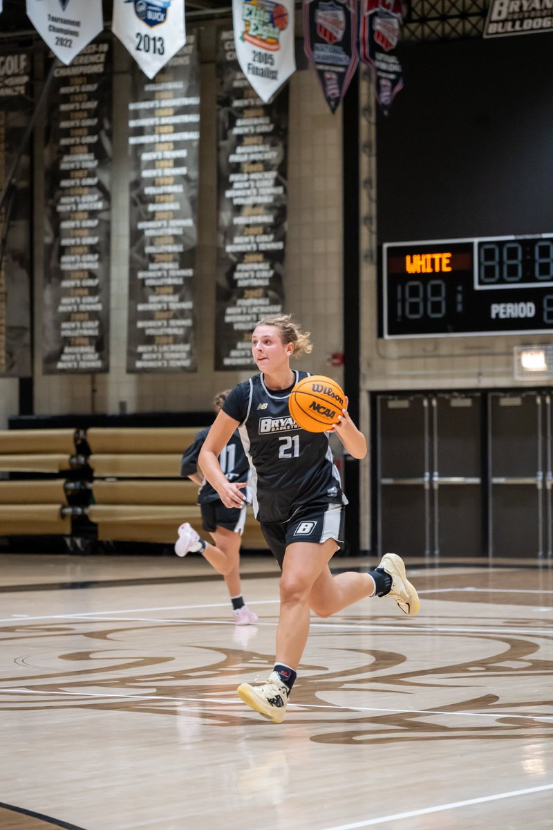 Bryantwbball's tweet photo. First day of official practice 🏀

#DawgsgottaEEATT https://t.co/wUyuQjDSxj