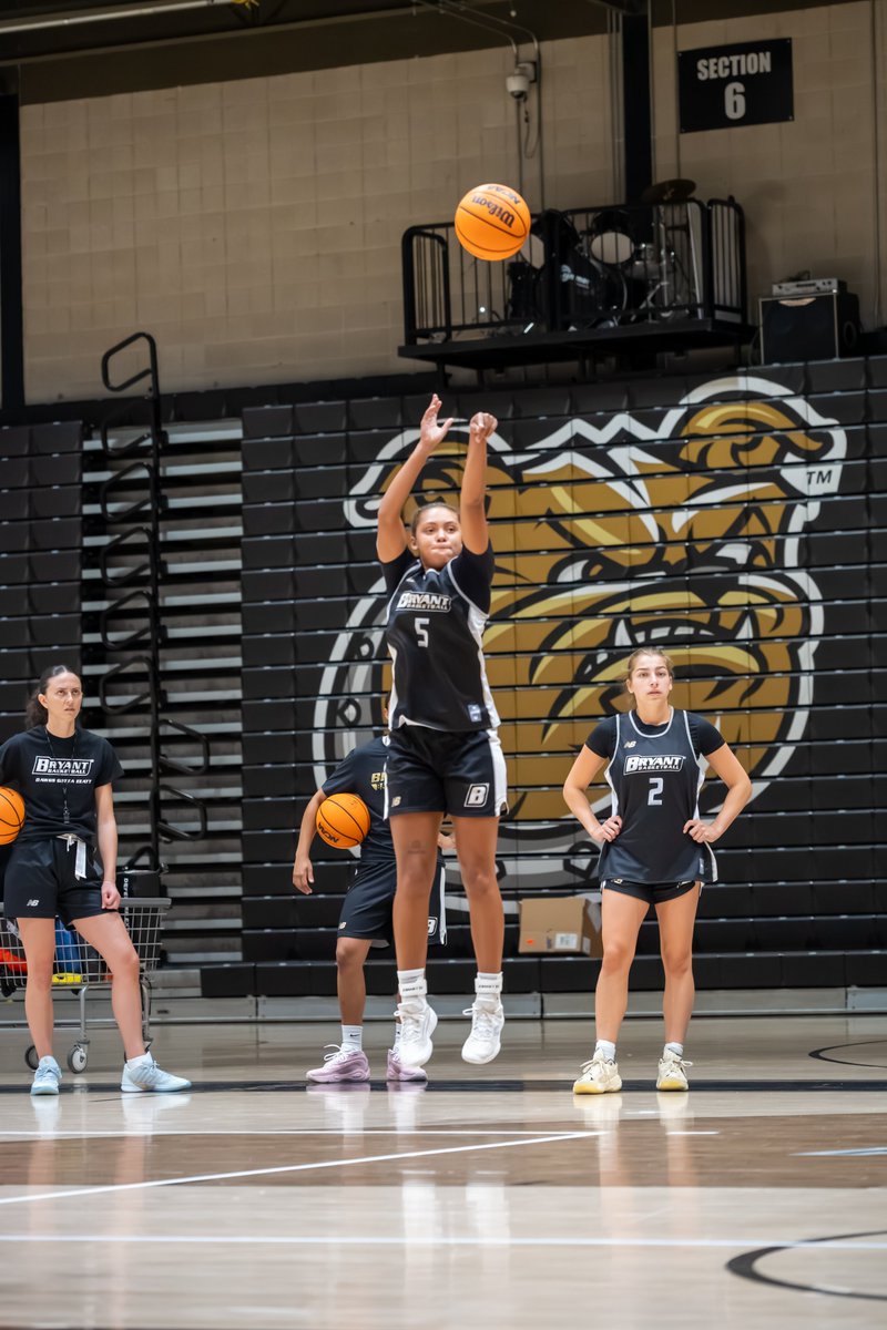 Bryantwbball's tweet photo. First day of official practice 🏀

#DawgsgottaEEATT https://t.co/wUyuQjDSxj