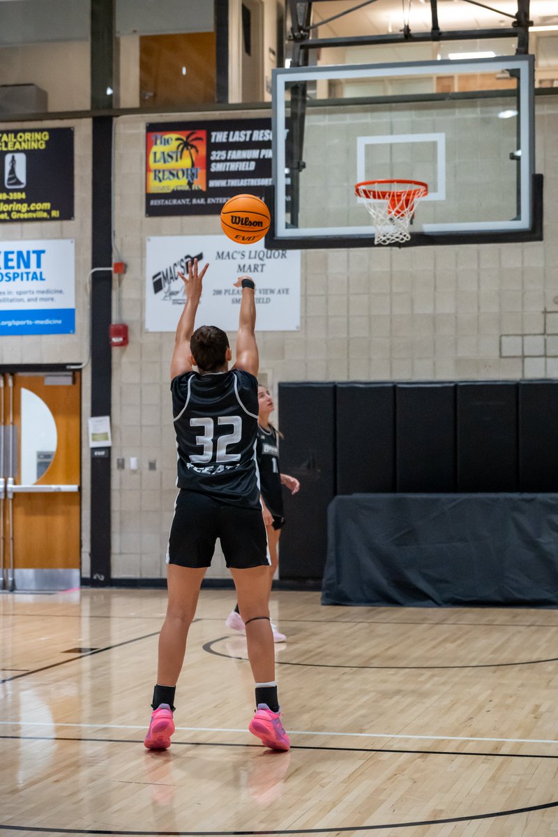 Bryantwbball's tweet photo. First day of official practice 🏀

#DawgsgottaEEATT https://t.co/wUyuQjDSxj
