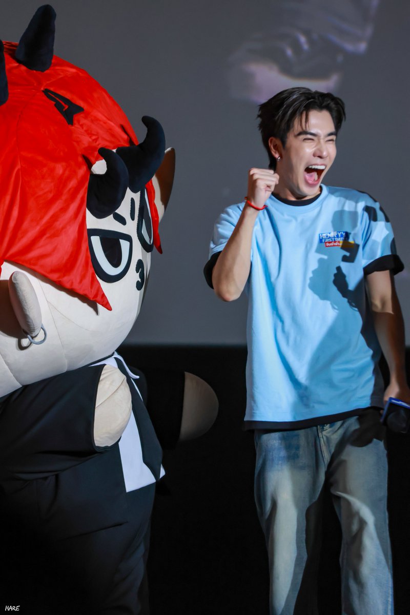 Hareshine's tweet photo. แด๊ดคือเอ๊กอ๊ากมาก.. มีเสียงดังออกมาจากรูปเลย เมี่ยงเลี้ยงแด๊ดด้วยนาาา.. น่ารัก~ 

PPXPD WITH HENRY SF

#SFxPerthDomiia
#PerthTanapon #DOMIIA https://t.co/d2WCgFNXtG
