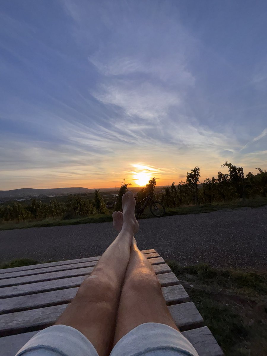 _smiling_Man_'s tweet photo. Einen schönen Abend euch https://t.co/R2puiIfY18
