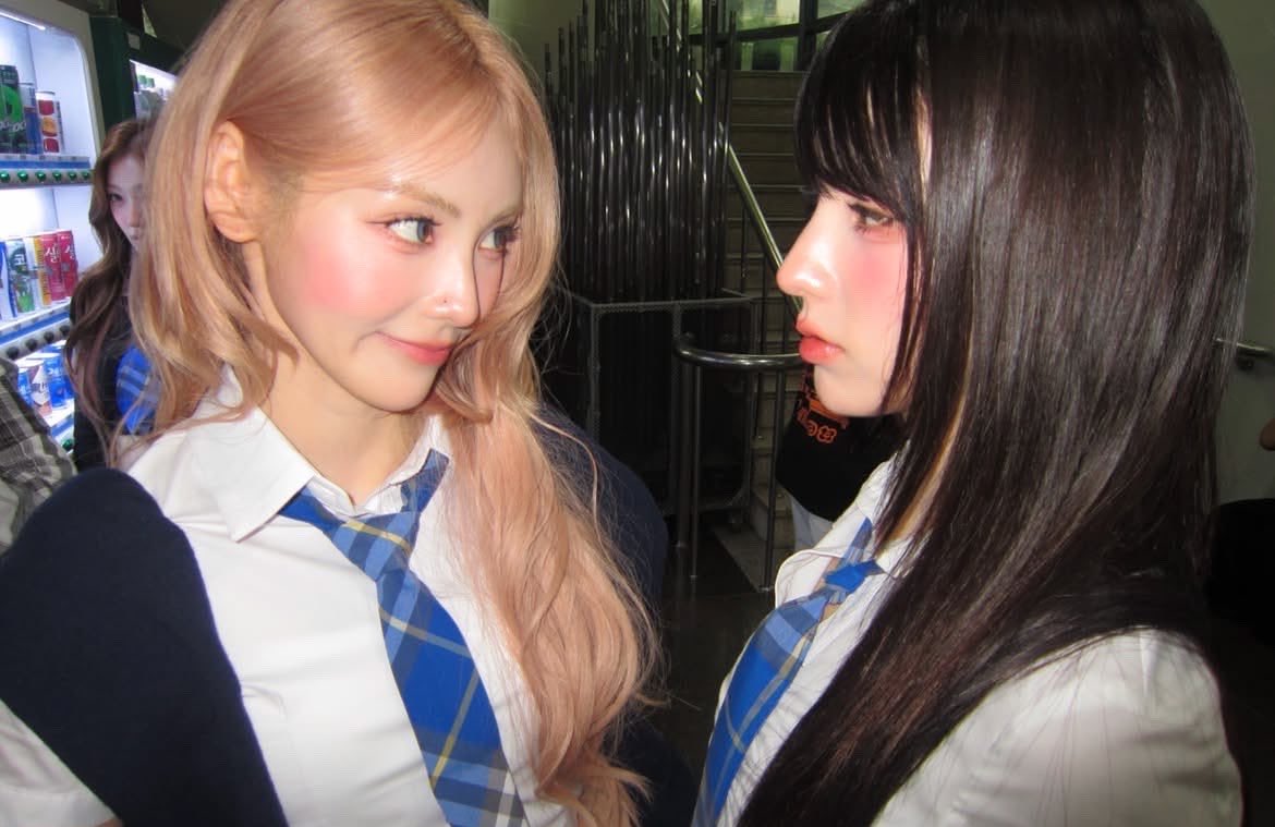 heesoulaus's tweet photo. ╭◜◝  ͡  ◜  ͡  ◜ ◝ ╮       ╭◜◝  ͡  ◜  ͡  ◜ ◝ ╮
(      i want to      )      (    i want to       )
(     kiss her         )      (     kiss her       )
╰◟◞  ͜  ◟◞  ͜   ◞ ╯        ╰◟◞  ͜  ◟◞  ͜   ◞╯
          °ｏ                                    °ｏ https://t.co/9TLMj5iyro
