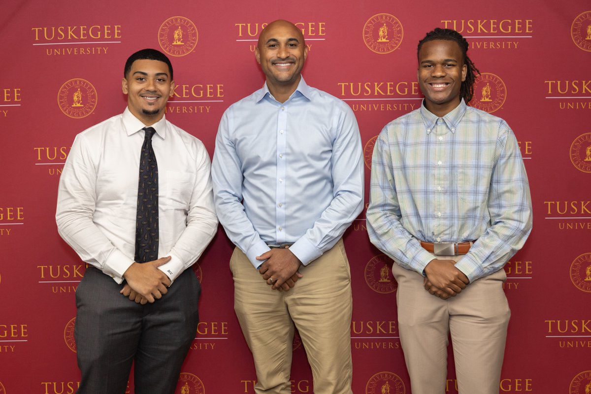 repscfigures's tweet photo. It's always a good conversation when I meet with the students at Tuskegee. I got to hear about the issues that matter most and their ideas about the changes they would like to see in their community. These students are definitely leaders in the making. ❤️💛 (Photos courtesy of Tuskegee University)