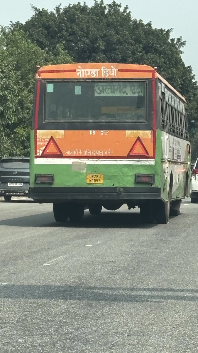 amitarorajbs's tweet photo. @dcptrafficnoida @dmgbnagar @CMOfficeUP @noidapolice extreme rash driving by this bus driver on noida -gr noida expressway,Could have killed someone. Tried to ram my car twice for side. Dangerous driving. Pls do something for sich drivers on highway https://t.co/3B4GFNKZOw