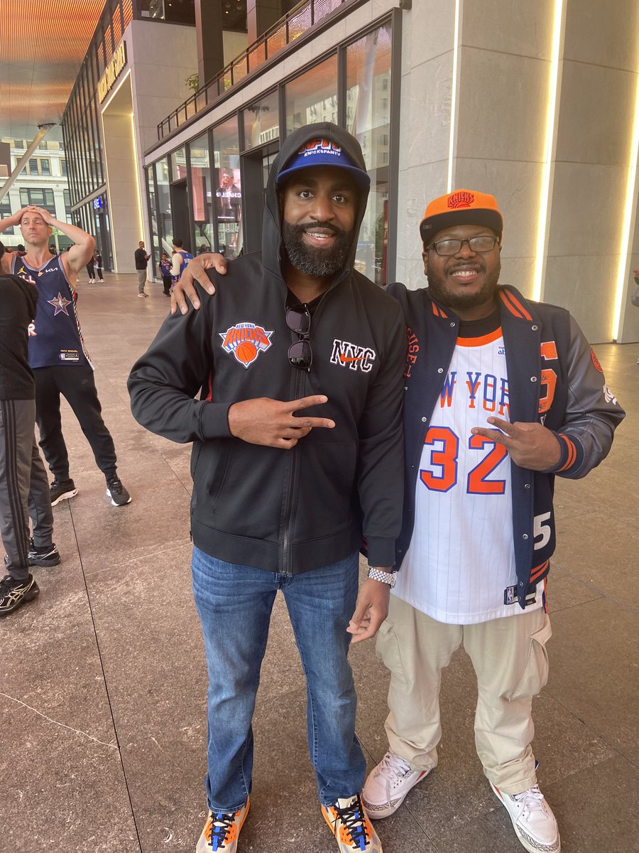 _generalprince's tweet photo. Happy Belated Birthday to my guy @CPTheFanchise Blessed to be apart of his journey in terms of KFTV and it led me to meet amazing people in the Knicks Community and it all came to Fruition when the Knicks Won the Championship More Life and Blessings My Brother 🫡 https://t.co/k47L5L1ECR