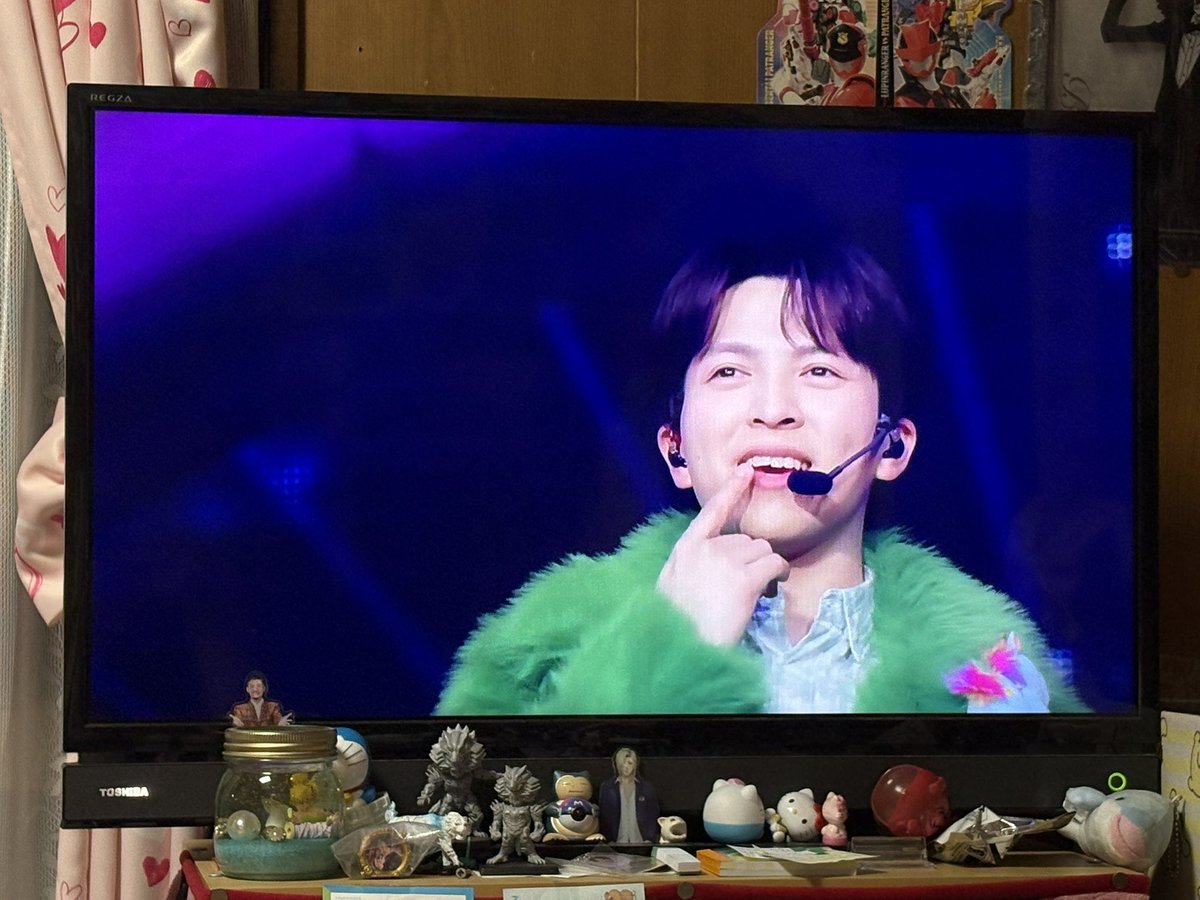 _____sj2415's tweet photo. 明日出勤早いからほんとはリビングで寝たいのに梱包するために自分の部屋来たのに仁人タイム始めて寝る気ない私。笑 https://t.co/53g0Gc8VVl