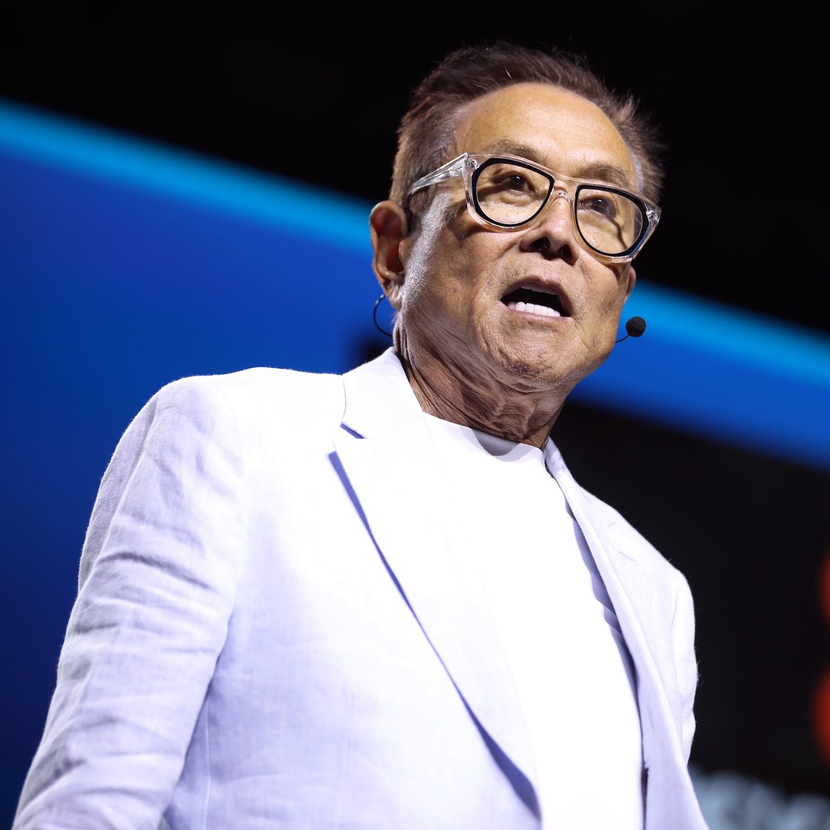 CoinMarketCap's tweet photo. ICYMI: 📊 "Rich Dad Poor Dad" author Robert Kiyosaki says the "biggest crash in history" has started, and recommends holding gold, silver, and Bitcoin over cash to prepare. https://t.co/Yq4NtWUuke