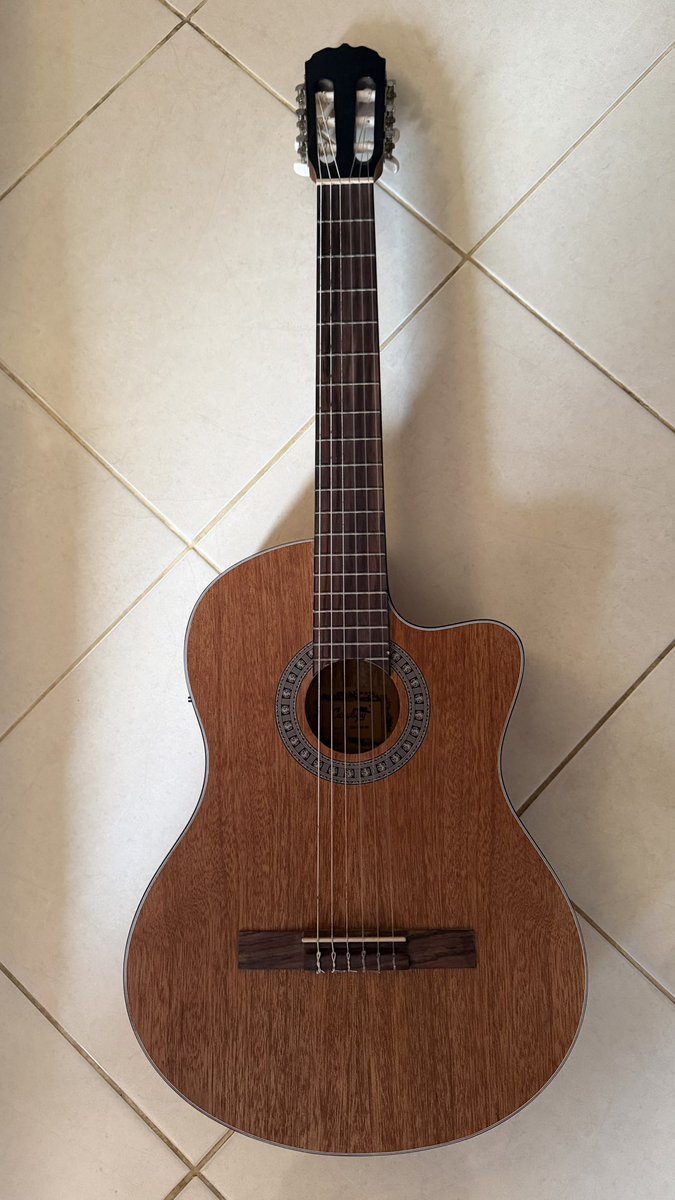 azariaHANA's tweet photo. WTS Gitar Akustik Preloved COD Setiabudi Jaksel #WTS #Gitar #wtsgitar 

I'm selling this on OLX: Gitar Akustik Klasik Nylon Elektrik COWBOY CGC 100 NS ORIGINAL Tuner https://t.co/fov31ap7XD https://t.co/U823CaVhvn