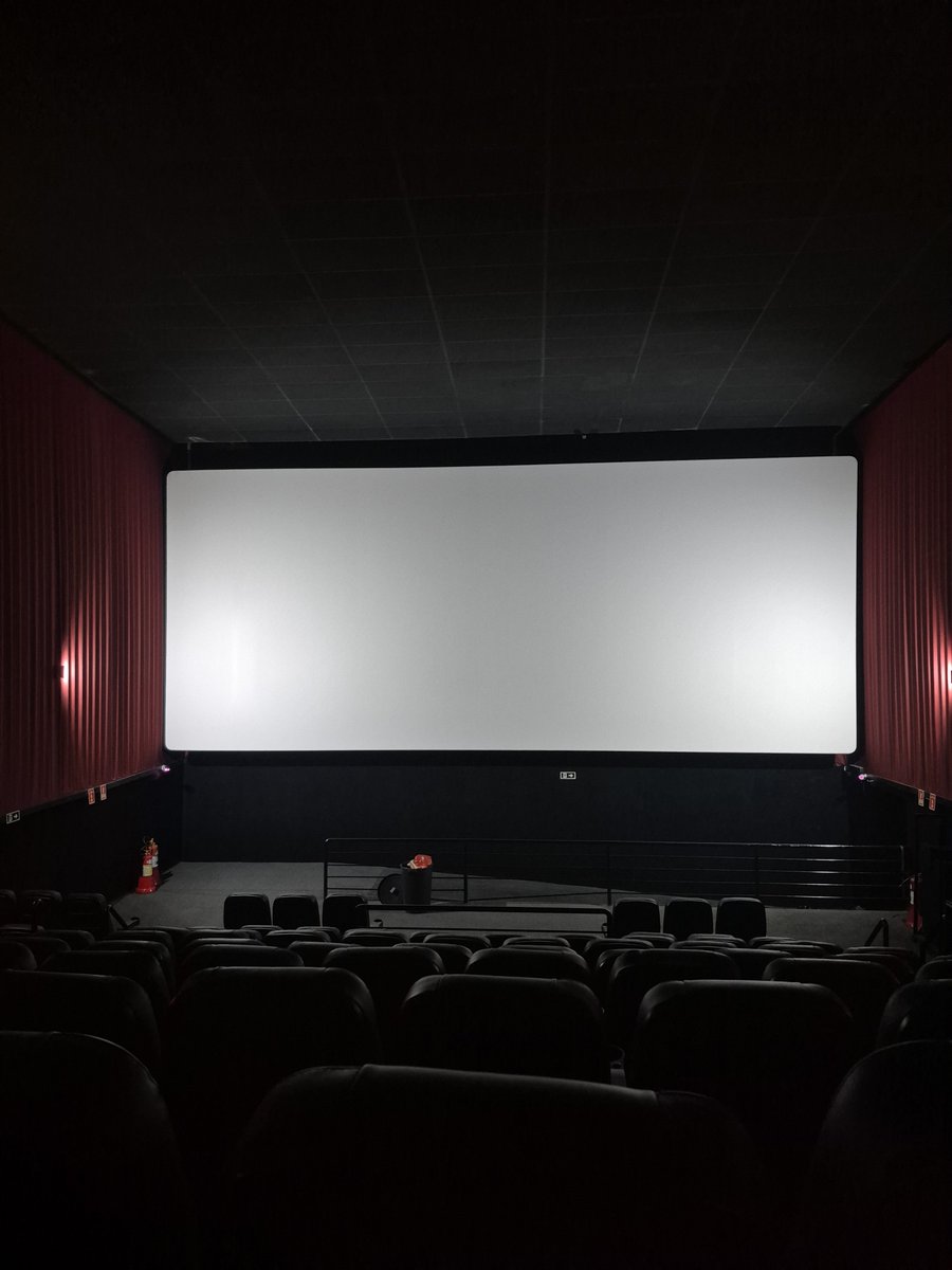 Thiefbello's tweet photo. Ontem fui ao cinema e a sessão estava completamente vazia. Meu orimeiro sentimento foi de empolgação com a sessao exclusiva, depois passei aproximadamente 1 hora com o cu trancado pensando em tudo que poderia acontecer justamente por estar sozinha

Ser mulher https://t.co/Vzzsw6OAFI