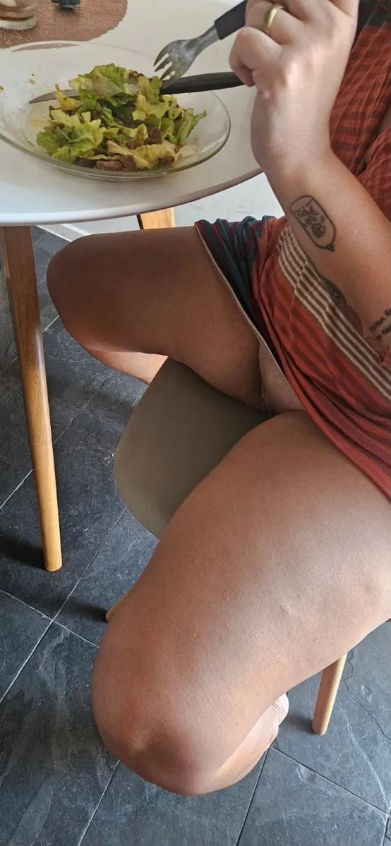 HotIncst9's tweet photo. Assim fica difícil de não sentir tesão na mãe 🤤😈 olha como essa vadia fica em casa 😈🔥

#incestohijomamá #incestomãefilho #incestoconmamà https://t.co/v3DSYx2Nxf
