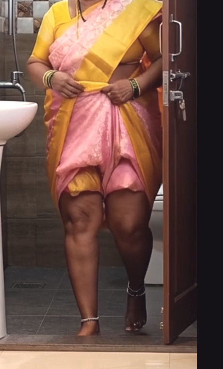 coolalways25's tweet photo. En amma oda thodai in different style . Hidden click s. Comment about her . https://t.co/xl88PurGjt