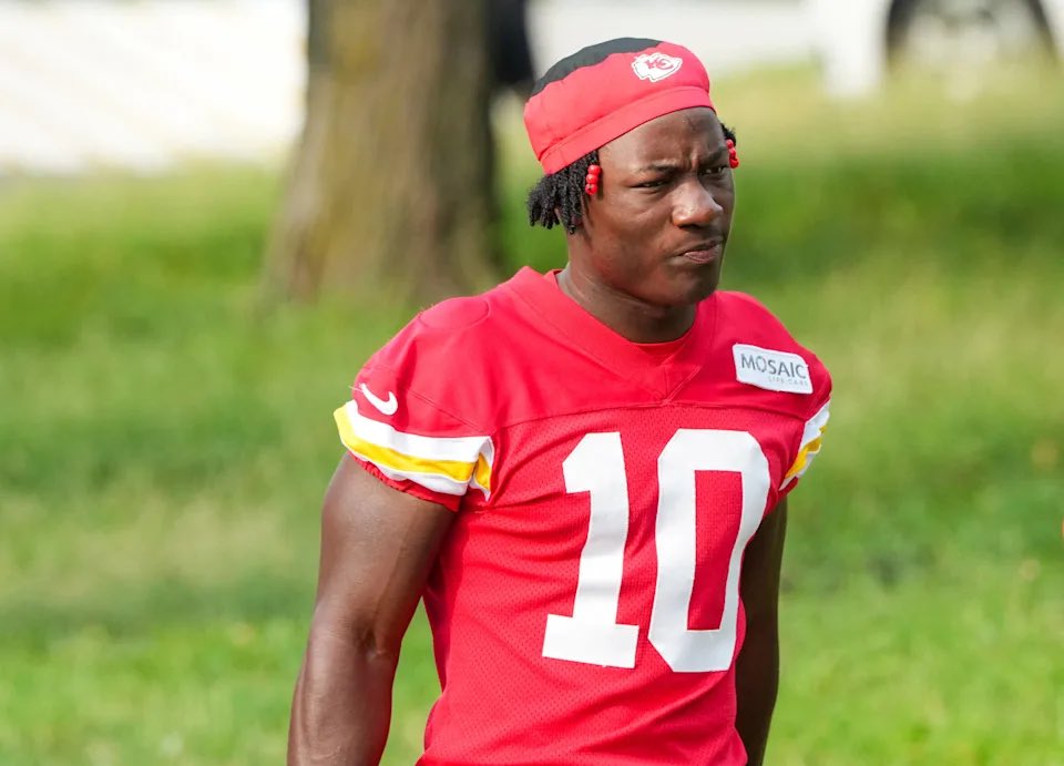 SleeperNFL's tweet photo. Andy Reid on Chiefs Rookie RB Emmett Johnson:

"I think Emmett will continue to get more snaps, and then that'll take a little bit of the load off Kenny [Walker]." https://t.co/H67zOd6r8p