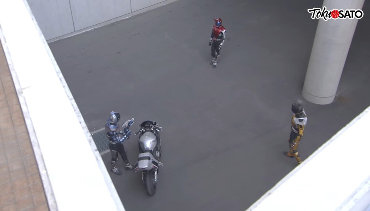 VapsXD's tweet photo. TRIPLE BAKA EM KAMEN RIDER KABUTO 

#tokusato #KamenRider #KamenRiderKabuto https://t.co/ihJvqrPlMc