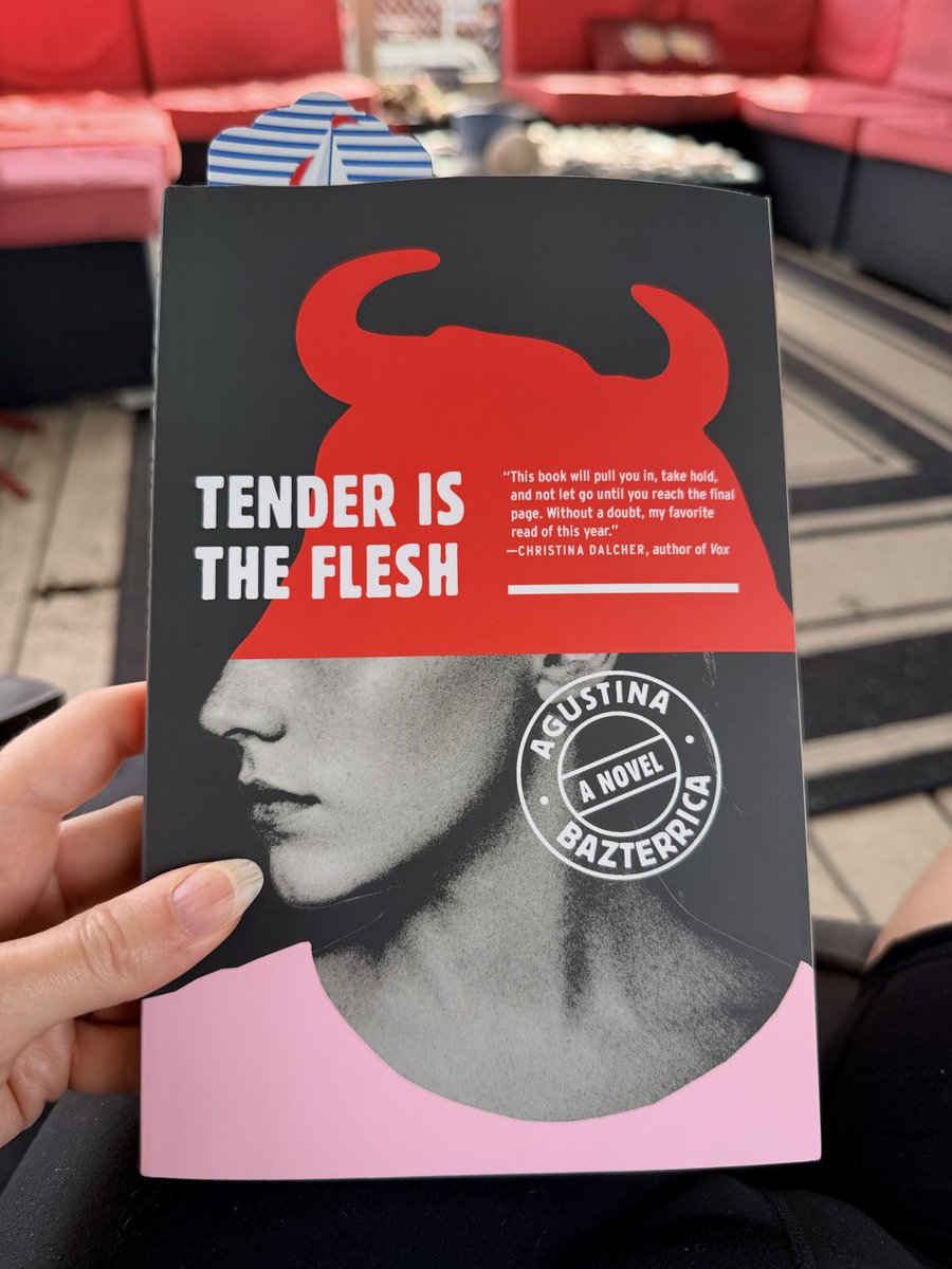 TaraSavelo's tweet photo. what books are you reading? https://t.co/E3wRsOhjra