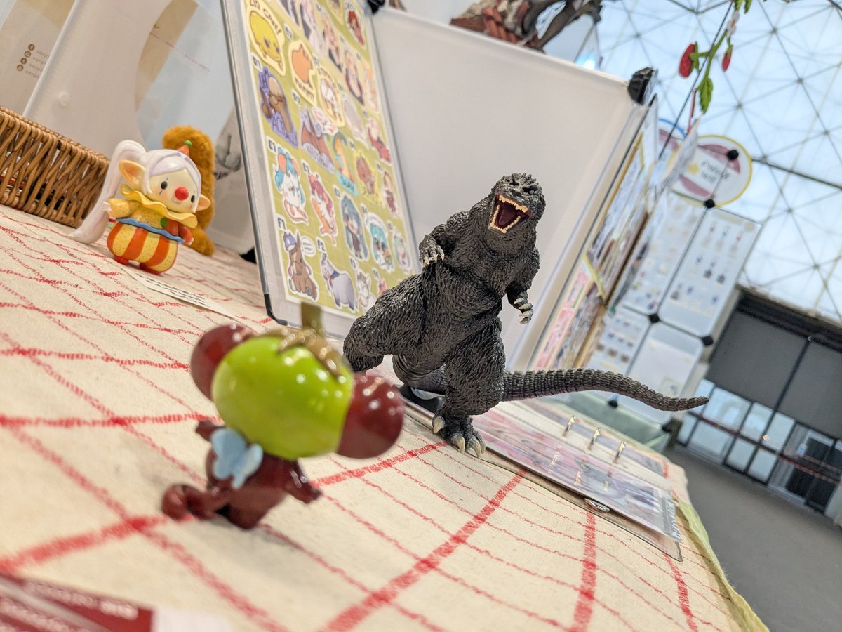 YaroSoup's tweet photo. Epic Battle at the last con https://t.co/pcRaJtdLHU