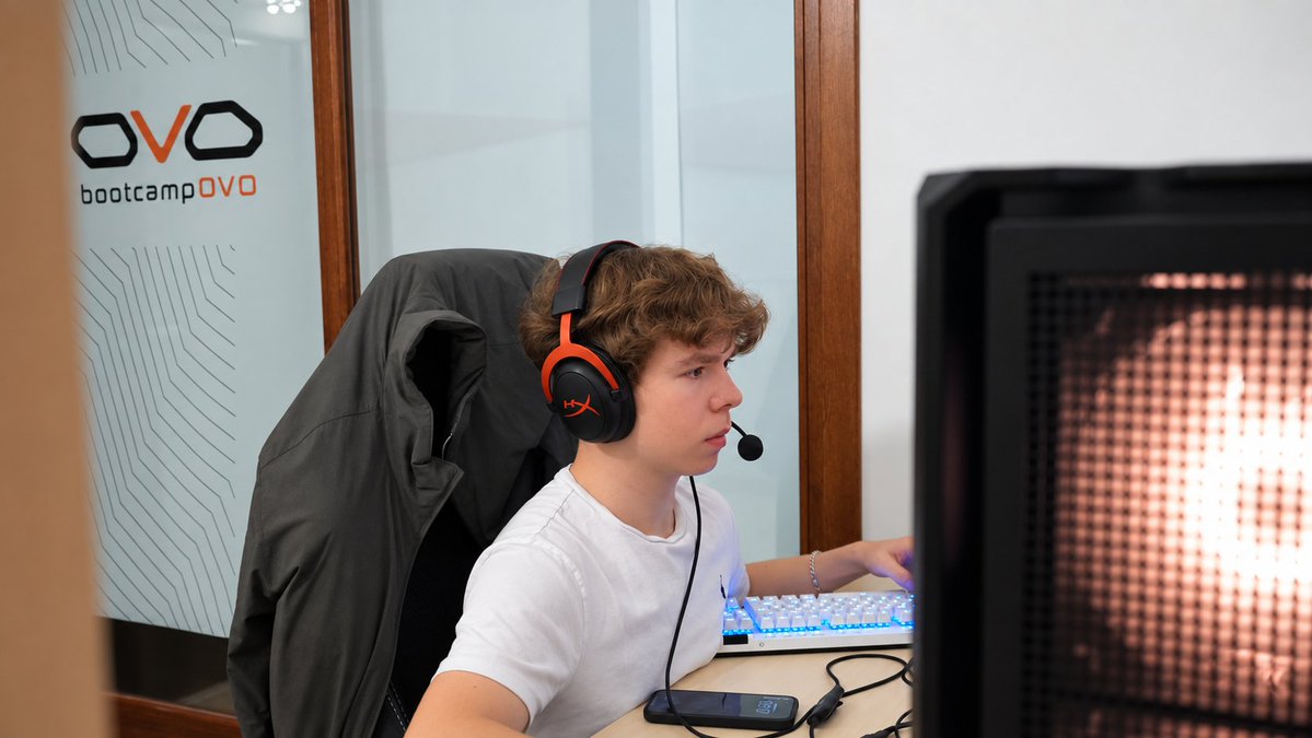 Bootcampovo's tweet photo. Welcoming @headtr1ckcs from @InCircleEsports.

We’ve set up a dedicated solo gaming room for him to lock in and prepare for the Logitech G Connect semifinals.

Good luck on the main stage! https://t.co/Pyid2FkeXk