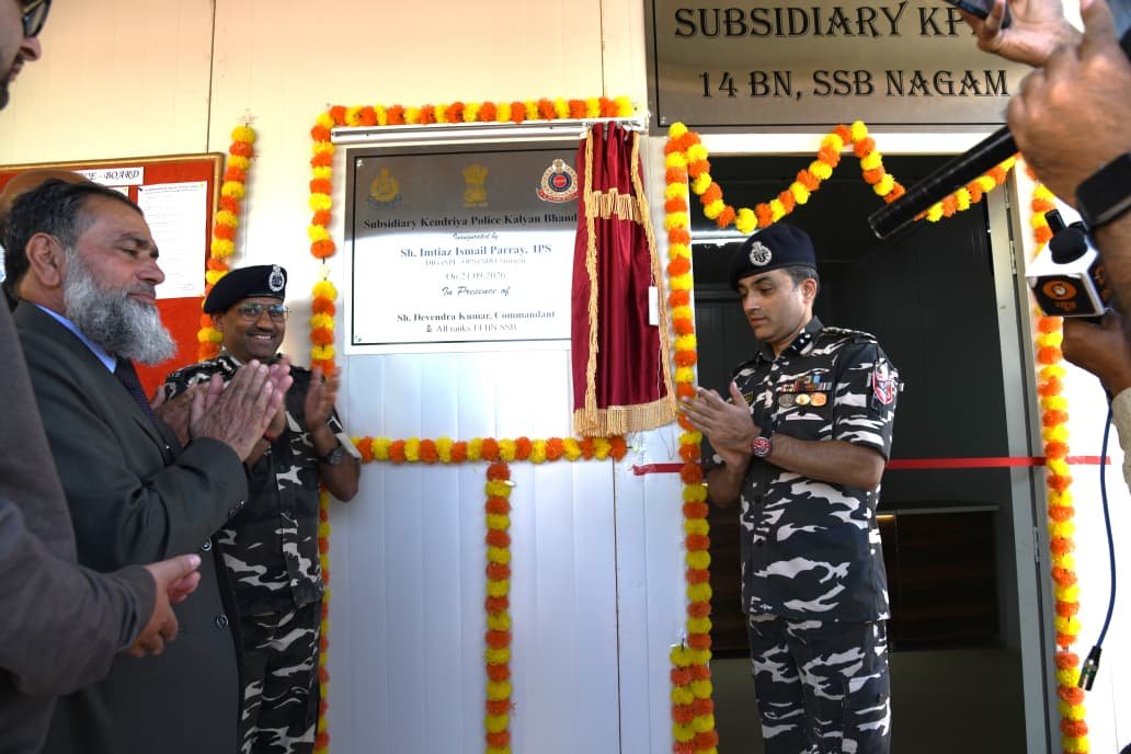 SSB_INDIA's tweet photo. Empowering Youth through Skill Development 🇮🇳
Shri Imtiaz Ismail Parray, IPS, DIG @SSBSHQSRINAGAR, inaugurated the #CivicActionProgramme 2026-27 at @14bnssb.
120 local youth, including 65 young women, are undergoing training in Cyber Security & Digital Literacy, Disaster Preparedness, Financial Literacy and Computer Skills.
He also inaugurated the upgraded Subsidiary #KPKB Canteen facility for SSB & CAPF personnel.
#SashastraSeemaBal
#YouthEmpowerment
#SkillDevelopment
#Budgam
@HMOIndia @PIBHomeAffairs
@PIB_India @ANI @PTI_News