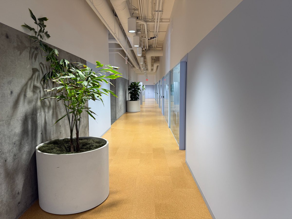 pejmannozad's tweet photo. Rare SF office opportunity.

Pay $350k rent instead of $1.2M! 😧

14,000 sq ft, 11 conference rooms and 3 phone booths

We’re subleasing our former Pear space at 1800 Owens Street—the Dropbox building. 14,000 sq ft, floor-to-ceiling glass, and genuinely one of the most beautiful offices you will see in SF!

Market rent is around $1.2M/year. We’re offering it for roughly $350K/year through the end of 2027. 

If you want a spectacular SF home without paying spectacular SF rent, DM me! 🍐