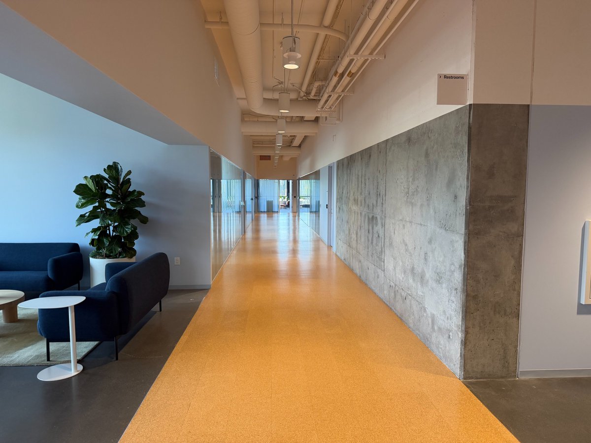 pejmannozad's tweet photo. Rare SF office opportunity.

Pay $350k rent instead of $1.2M! 😧

14,000 sq ft, 11 conference rooms and 3 phone booths

We’re subleasing our former Pear space at 1800 Owens Street—the Dropbox building. 14,000 sq ft, floor-to-ceiling glass, and genuinely one of the most beautiful offices you will see in SF!

Market rent is around $1.2M/year. We’re offering it for roughly $350K/year through the end of 2027. 

If you want a spectacular SF home without paying spectacular SF rent, DM me! 🍐