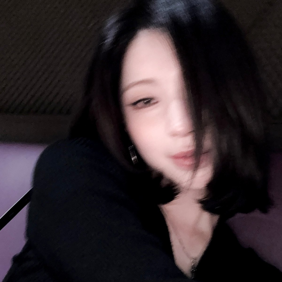 vainesaint's tweet photo. What a Chase Atlantic song does to a girl at 0:31. https://t.co/ibcExoatck