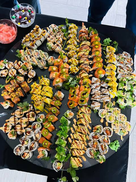 FoodPleaser's tweet photo. Sushi Platter https://t.co/tZAEhzxIkW