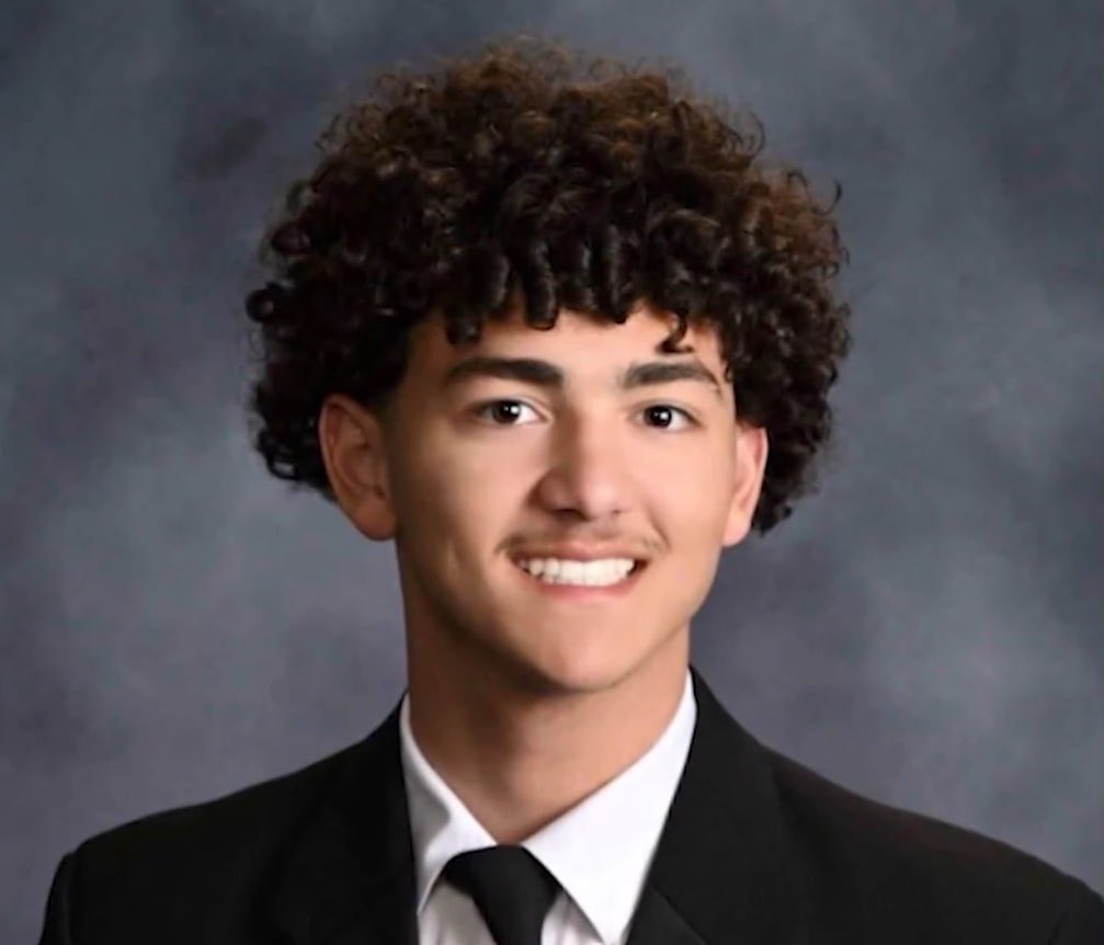 omarsuleiman's tweet photo. 18-year-old Ahmed Habib Fadi Dwabe was killed on the side of a highway here in Dallas as he got out of his car to help strangers. Ahmed would’ve felt like the most ordinary kid in the masjid, yet Allah wrote that his last deeds were in the service of others. These are our unsung heroes that the mainstream purposefully ignores. May Allah accept him as a Shaheed and grant his family patience.
