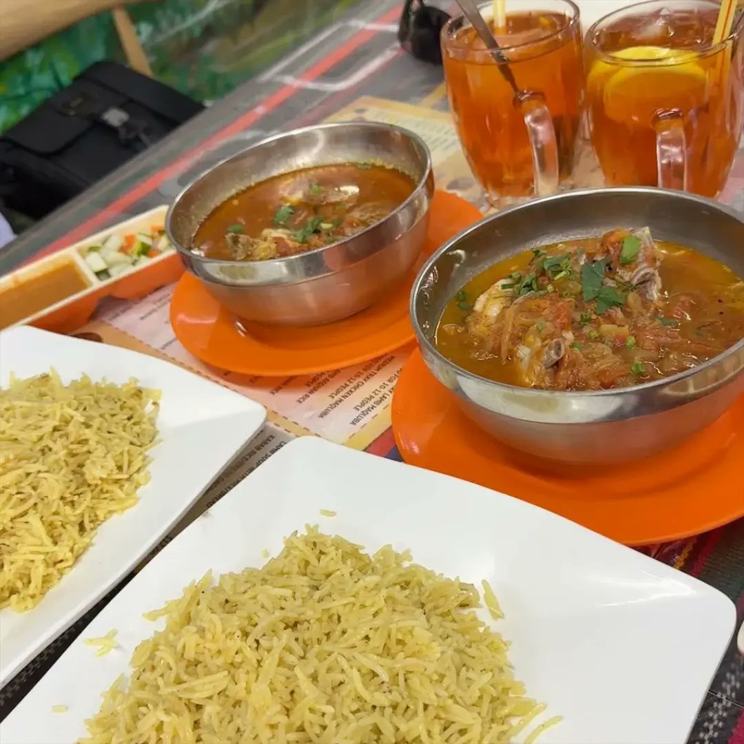 audreyrobir7e4's tweet photo. I always get the Lamb Kurma Mandi at Afghan Homemade Food. I expected a creamy, herby gravy, but was pleasantly surprised by its rich, smooth tomato broth and tender, fatty lamb. The fragrant, light Mandi rice and grilled eggplant with yoghurt https://t.co/jnAaI4Tmw7
