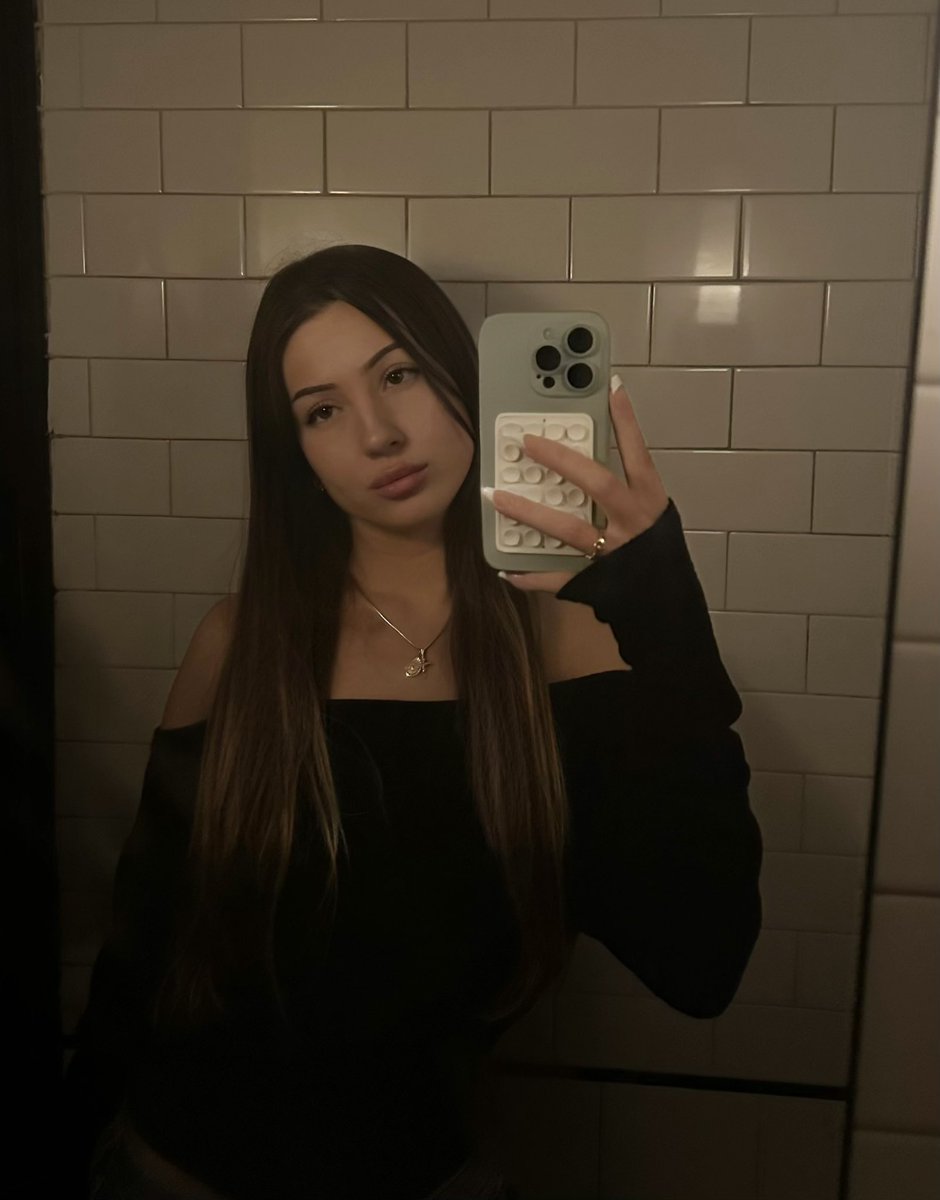 ItsAngelCirce's tweet photo. would you trust me with your private key? https://t.co/uAwYuka0S8