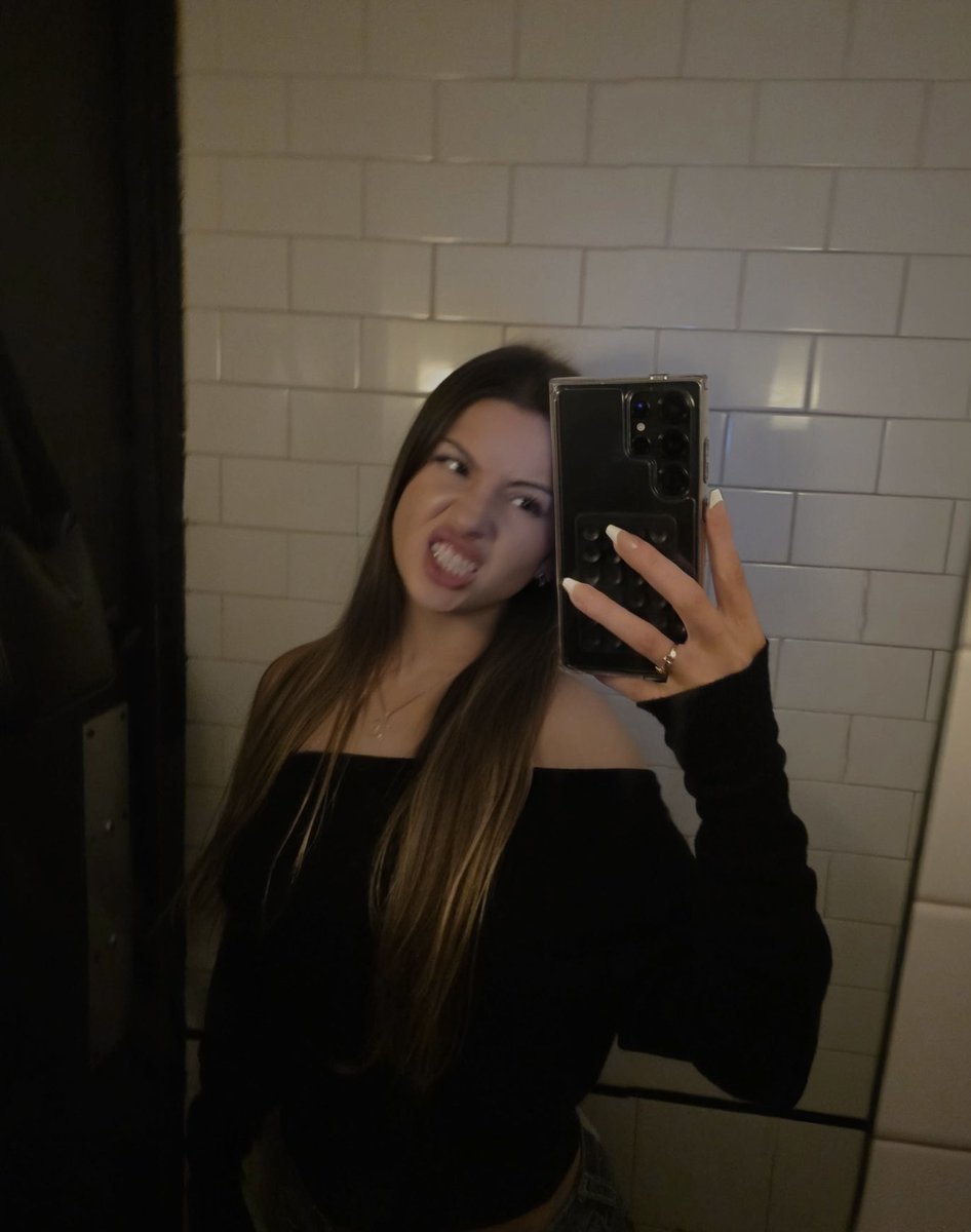 ItsAngelCirce's tweet photo. would you trust me with your private key? https://t.co/uAwYuka0S8