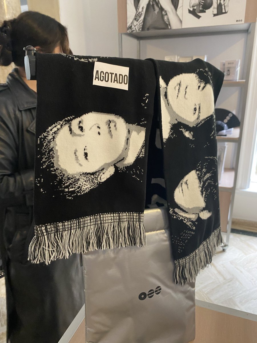 july_Art's tweet photo. Pop up: tranquilos hay suficiente merch
Also Pop Up: https://t.co/ac5re7QYft