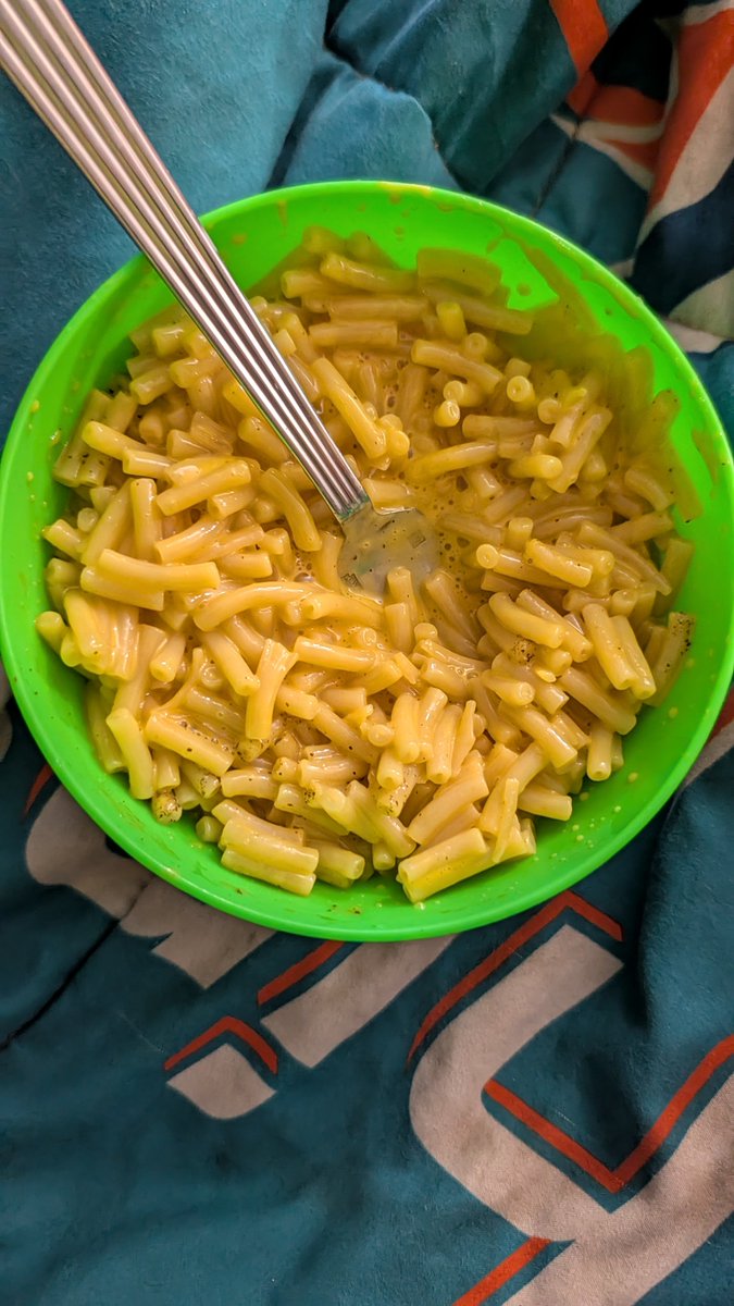 Transgirljess0's tweet photo. My lunch. Kraft Mac and cheese https://t.co/WxuuLAegnw