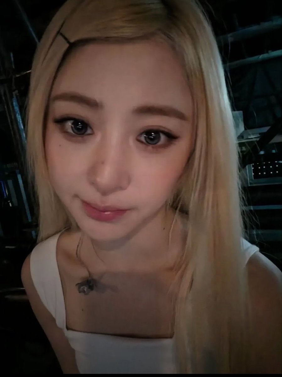 mokazuhalvr's tweet photo. this yunjin daughter https://t.co/XayfvWzdFK