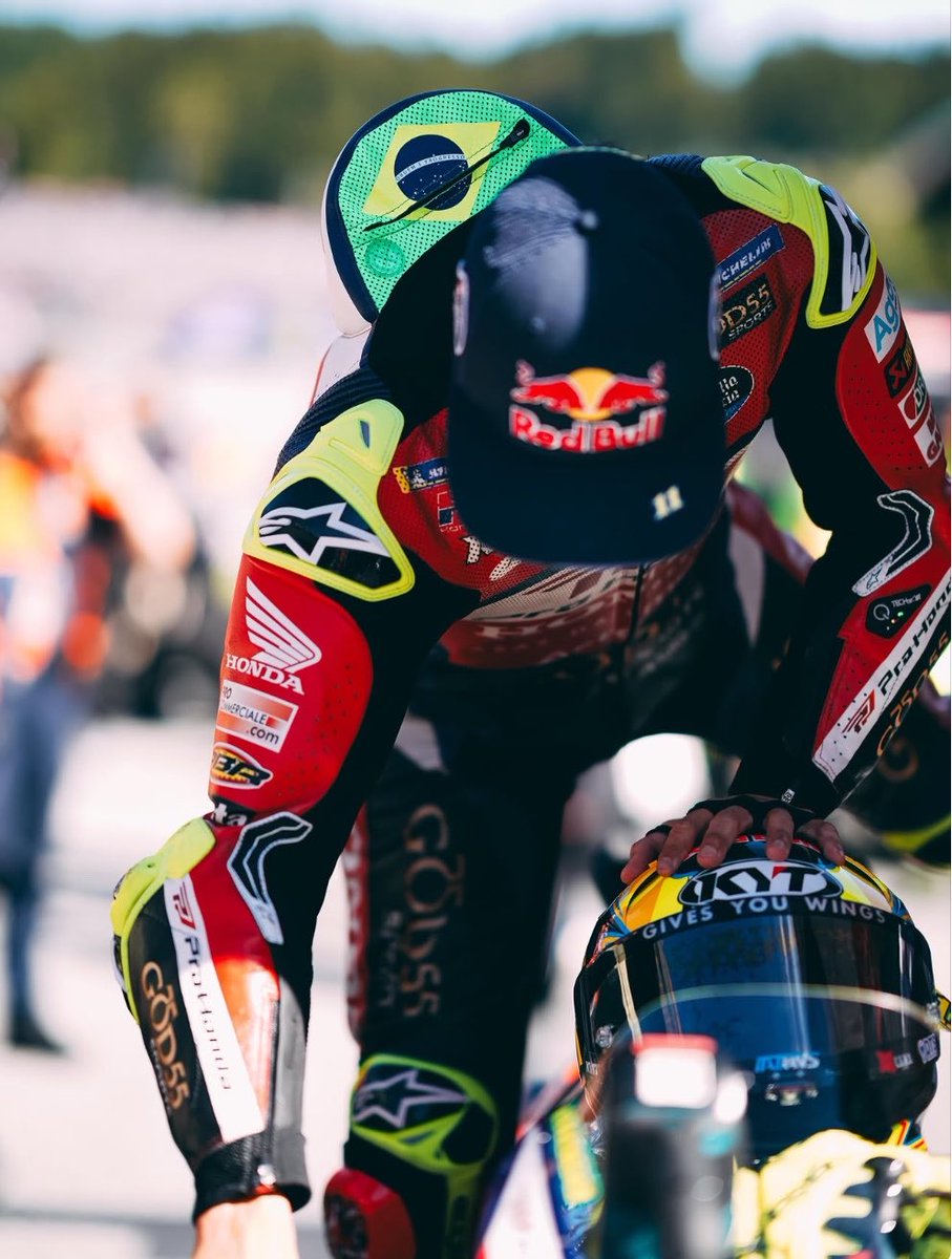Diogo10Files's tweet photo. Diogo Moreira was the fastest in the Pirelli test at the Red Bull Ring with the 850cc Honda RC214V with a 1.28.4

Source: @germax33 https://t.co/HQ7xEtjMtU