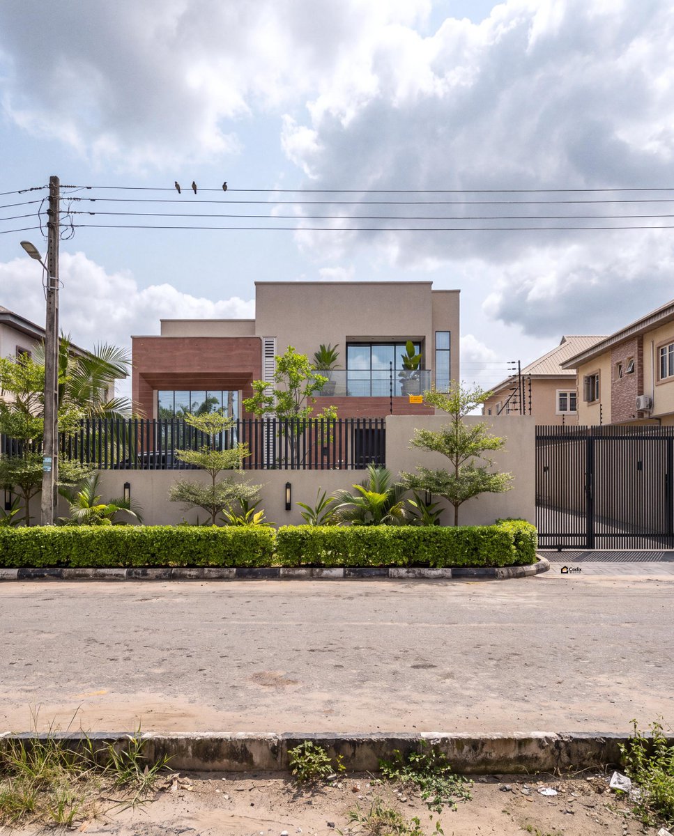 CadixBuild's tweet photo. A T I N Ú K É ... By Cadixbuild.. 4 bedroom bungalow with pent Design at Oko-Oba GRA.. Agege Lagos.. More in on IG @CadixBuild .. https://t.co/I6oX0OGfjr