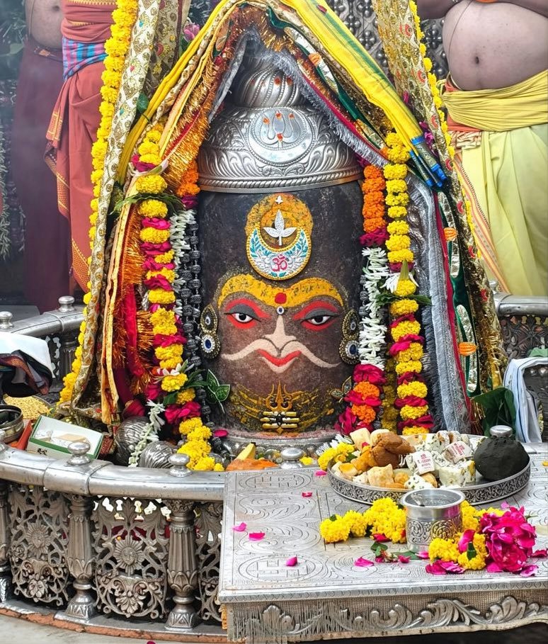 imRohit_IND's tweet photo. श्री महाकालेश्वर दिव्य अलौकिक श्रृंगार दर्शन |

OM Namah Shivaya 🔱 https://t.co/3OWGMW5Wsb