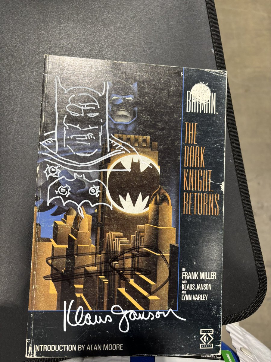 AaronMyers01's tweet photo. @cyxodus I didn’t get a chance to visit my LCS.  I just started at this in enjoyment…… https://t.co/JjWnZEbBGA