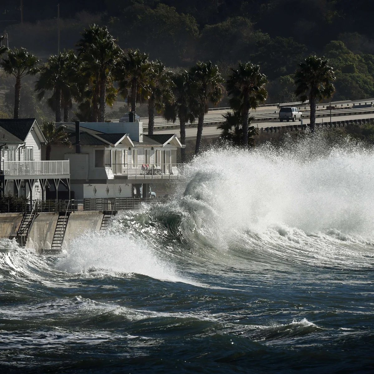 TheThizzler's tweet photo. State Of Emergency Declared For California Ahead Of Potentially Historic “Super El Niño” 😳🌧️ https://t.co/K70agjJj9e