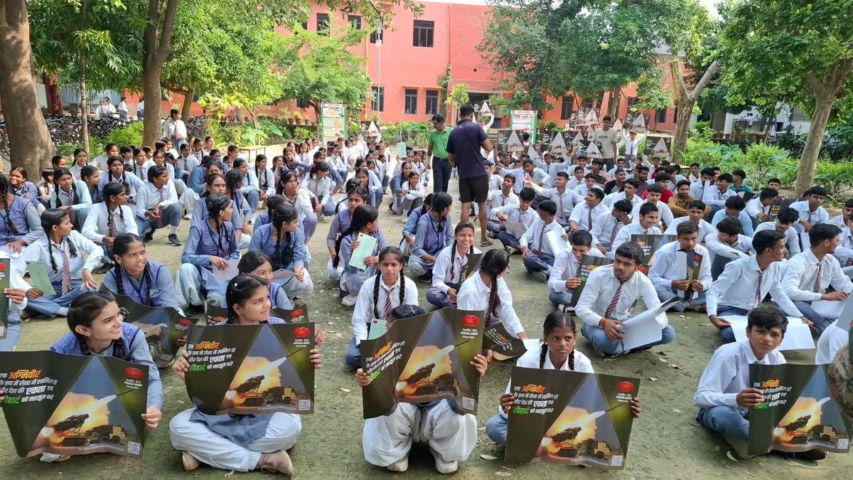 ProDefLko's tweet photo. ZRO Lucknow | ARO Agra

Inspiring the youth to dream big and serve the nation! 🇮🇳

A motivational interaction was conducted at Asharfi Devi Chidu Singh Inter College, Agra on 21 Sep 2026, engaging 350 students & teachers, including 100 girls. 

The session covered NDA, CDS, OTA, NCC Special Entry & Agnipath Scheme (AVWMP), along with eligibility, selection procedures, rally conduct, documentation and medical examination.

Girl students  were particularly encouraged to explore opportunities under AVWMP and pursue a career in uniform.

Updated recruitment procedures—including four race groups, application in multiple categories and examinations in multiple languages—were also explained.

Dream. Prepare. Serve the Nation. 🇮🇳

#JoinIndianArmy #Agniveer #AVWMP #NDA #CDS #NCC #CareerInUniform