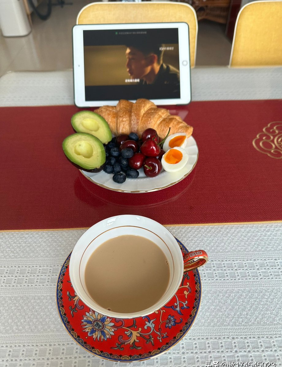 WSptrrr's tweet photo. [Quick weekday win: avocado toast, a fried egg, and a handful of cherry tomatoes for a warm, satisfying bite ] https://t.co/w0V0TRGENq