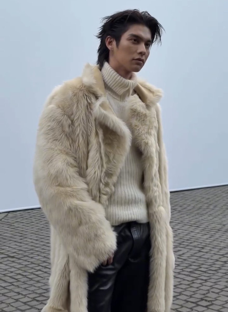 pmxvc_'s tweet photo. ฮีมาในลุค Burberry Winter 2026 

BRIGHT BURBERRY SUMMER 27
#BurberrySS27xBRIGHT 
#BurberryxBRIGHT
#Burberry 
#bbrightvc https://t.co/i0LjHzdM4i