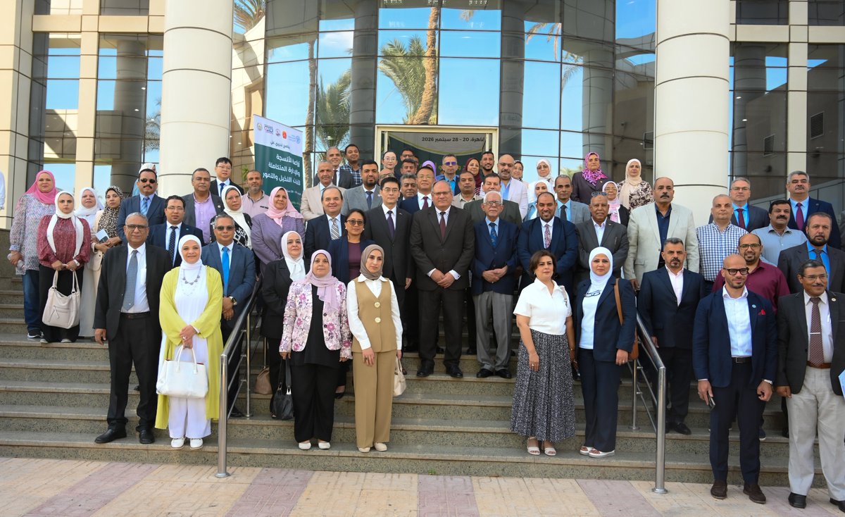 FAOEgypt's tweet photo. في إطار مبادرة بلد واحد، منتج واحد ذو أولوية، 💰الحكومة الصينية، افتتحت @FAO و@agricultureagr برنامجًا تدريبيًا حول المكافحة المتكاملة لآفات نخيل التمر وزراعة الأنسجة، بمشاركة 24 متدربًا من مصر والعراق، للتعرف على أساليب مكافحة الآفات الحشرية والمرضية التي تصيب النخيل والتمور🌴 https://t.co/sOyaf7fkmq