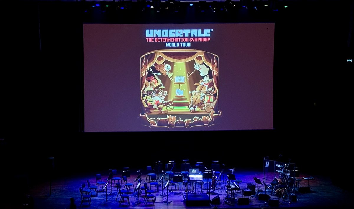 finalrivalry's tweet photo. one thing about me: i love a video game concert https://t.co/Rbn91QXpF7