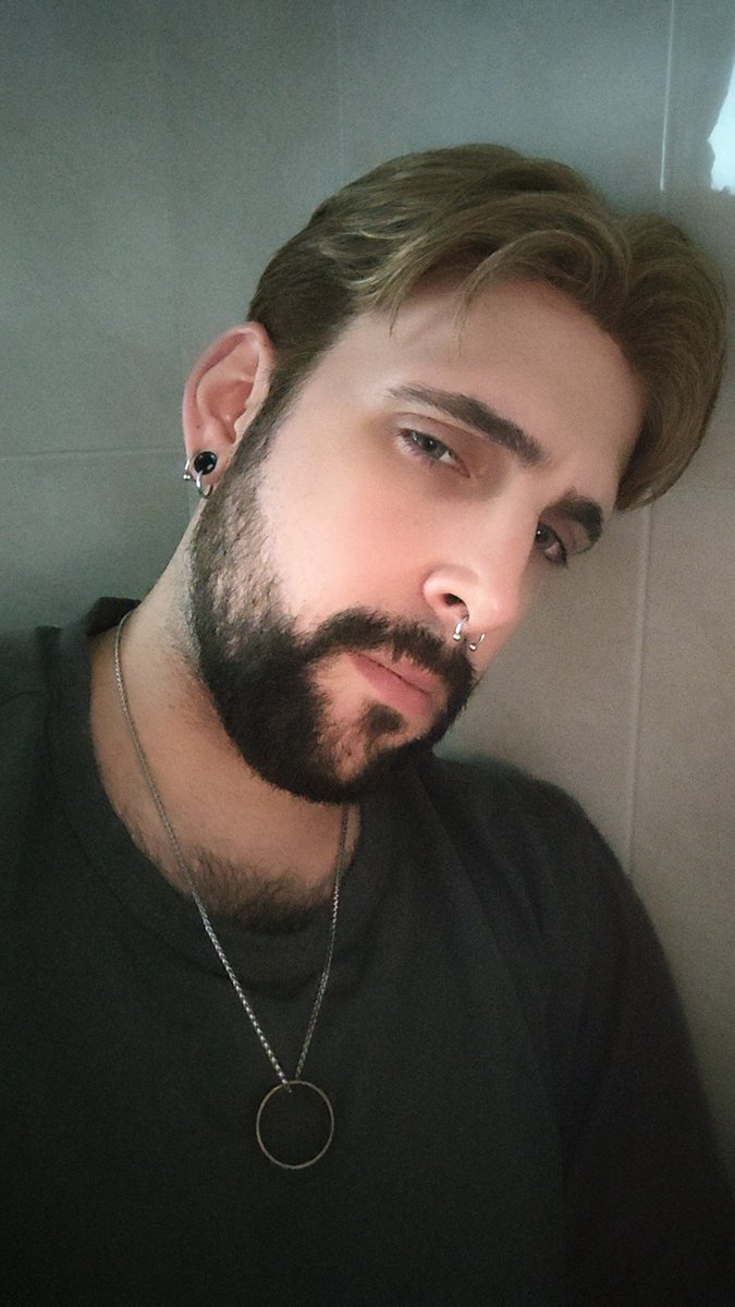 srpsychoanalyst's tweet photo. Me he visto guapo 💕
¿Aprobamos el nuevo peinado? https://t.co/XSmllHj8rA