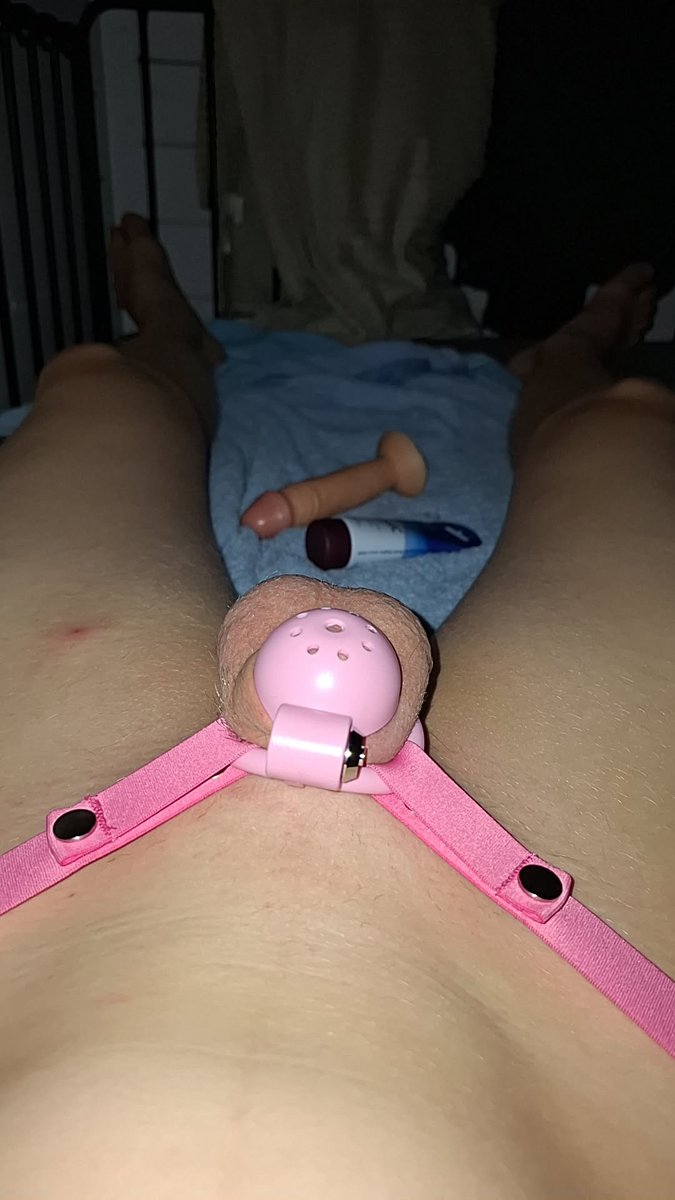 Whhiteboyy's tweet photo. Caged or uncaged. I think the answer is pretty clear (5 inch hard😭) https://t.co/nGv5OTPY3J
