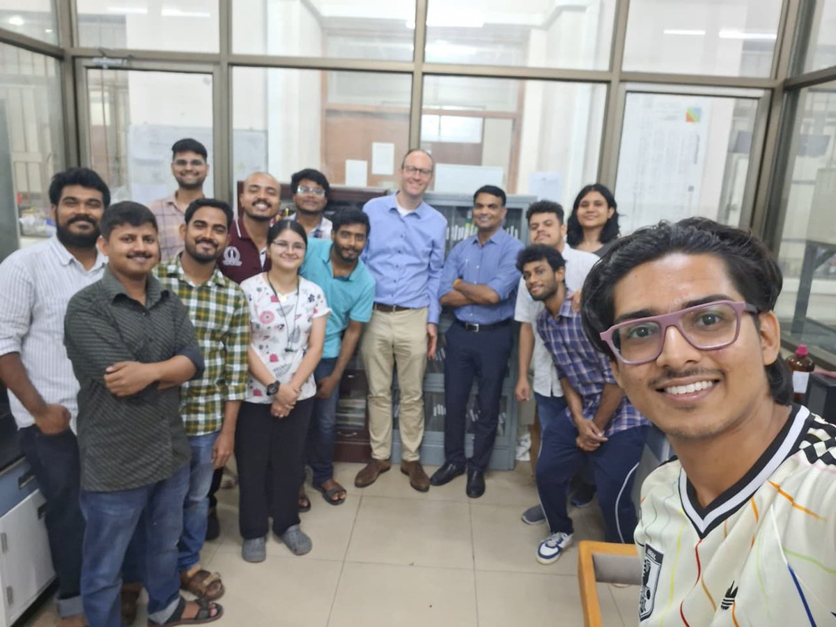 ATBijuLab's tweet photo. Thank you, Daniel @WerzLab for visiting our Department today. Your lecture on "Design and Serendipity in Fluorophore Chemistry" was well-received. It was full house listening to your cool chemistry! Have a safe trip to @Chemie_iisertvm and see you for @icoc_2026 at Goa! https://t.co/00l1sl6n5o